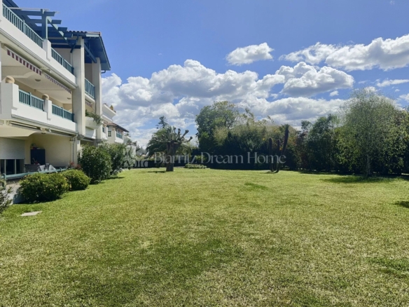 ANGLET CINQ CANTONS Dernier étage avec double terrasse