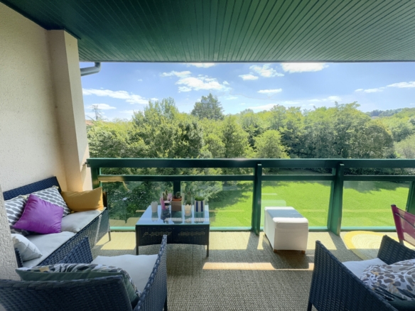 Appartement en dernier étage avec terrasse et parking Anglet Centre