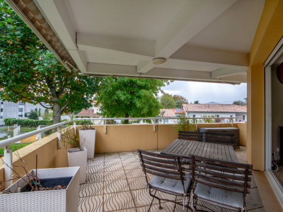 4 Cantons – Appartement 3 Pièces avec Grande Terrasse et Garage