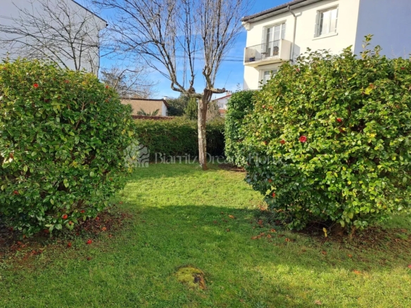 Appartement T4 à rénover quartier fleuristes avec cave, garage et jardin