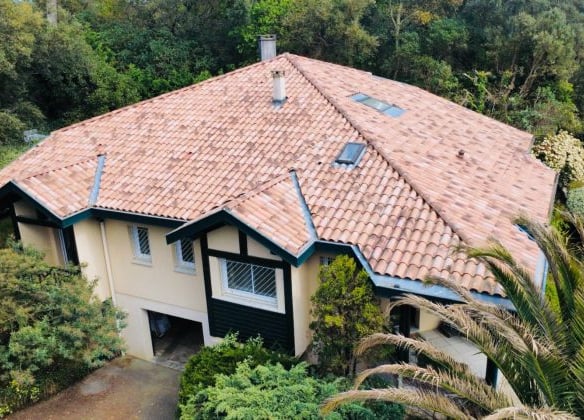 CAPBRETON – Maison d’architecte familiale dans un écrin de verdure au calme proche des commodités