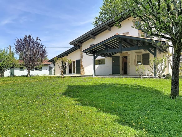 ASCAIN – Maison basque de caractère sans vis à vis