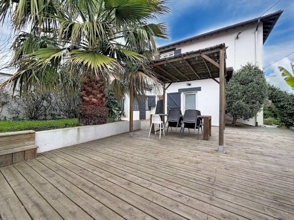 ANGLET CINQ CANTONS- Maison familiale avec jardin