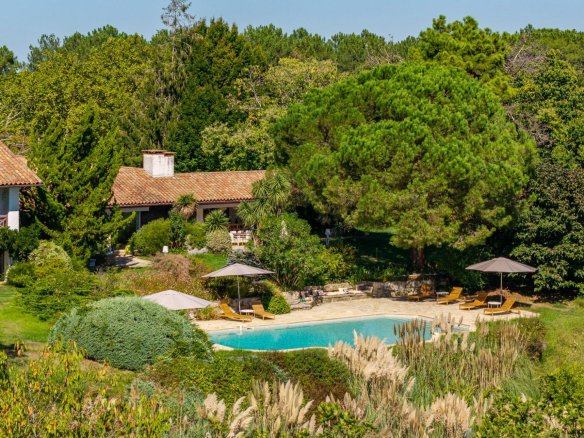 SAINT-MARTIN-DE-SEIGNANX – 8 hectares, 703 m² habitables, vue panoramique – propriété d’exception près de Bayonne
